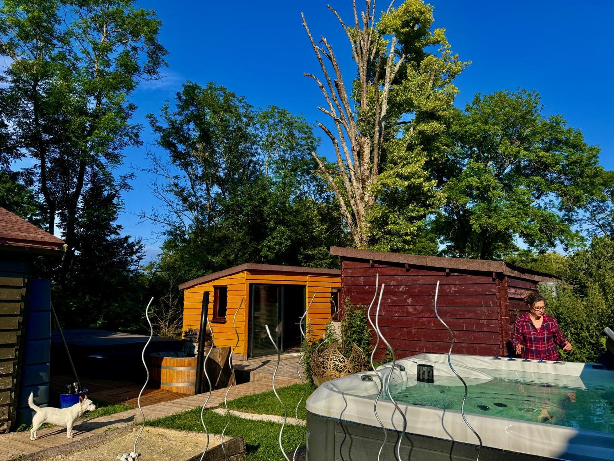 O Et Terre, Gite Ressourcement Bains Spa Cryo Sauna Et Foret Dormelles Luaran gambar